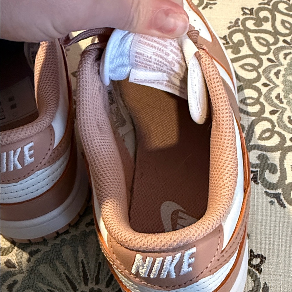 Nike Women's Rose and White Sneakers size 8 - Picture 6 of 10